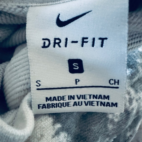 Nike Standard Issue Women's Hoodie Small - Picture 11 of 13